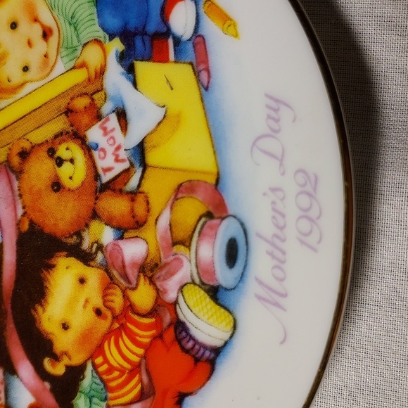 Vintage 1992 Avon Mother's Day Plate - Picture 2 of 5